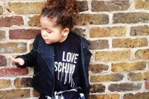 Ngắm bé gái sành điệu nhất instagram dùng toàn đồ channel