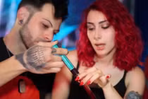 Hết hồn cặp vợ chồng ma cà rồng uống máu nhau ăn thề