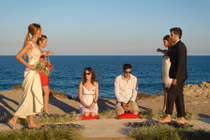 Dịch vụ hôn nhân độc: chân trần dẫm mảnh chai thề non hẹn biển