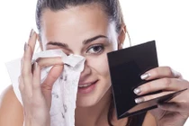 Dùng giấy ướt đúng cách để tránh mang bệnh vào người