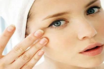 Ngủ dậy thấy dấu hiệu gỉ mắt này cần phải đi khám ngay