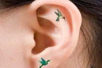 Hình xăm trên tai: Xu hướng cực hot hè 2017