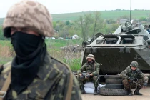 Xe bọc thép Ukraine tấn công Lugansk