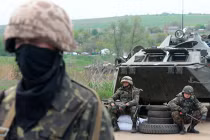 Xe bọc thép Ukraine tấn công Lugansk