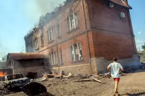 Slavyansk tan hoang dưới pháo kích của quân chính phủ