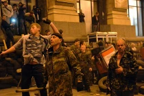 Toàn cảnh cuộc ẩu đả giữa Tự vệ Maidan và phe cánh hữu ở Kiev