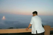 Ông Kim Jong-un xem phóng tên lửa chiến lược