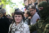 Xem mặt nữ thành viên Right Sector bị bắt ở Slavyansk