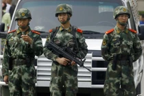 Hàng trăm người tấn công đồn cảnh sát ở Tân Cương