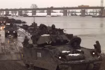 Tại sao NATO quyết tâm đấu “võ mồm” với Nga?