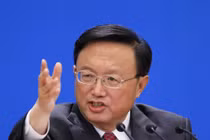 Dương Khiết Trì lại phát ngôn “ngây thơ cụ”... cướp “đất” Biển Đông