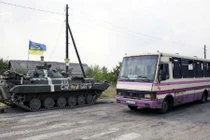 Cuộc chiến miền đông qua chuyến xe buýt giữa Donetsk và Mariupol
