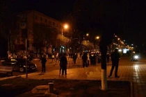 Binh sĩ Ukraine nổ súng vào người biểu tình tại Mariupol