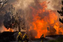 Kinh hoàng cháy rừng bao phủ California