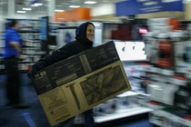 Ngắm dân nghèo Mỹ hồ hởi mua sắm trong ngày Black Friday