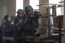 Hàng trăm binh sĩ Ukraine đầu hàng lực lượng ly khai Donetsk