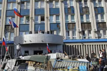 Ukraine “chụp mũ” người biểu tình ở Lugansk bắt con tin?