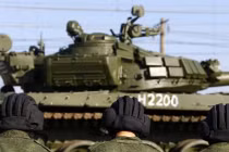 Nga rút binh lính, xe tăng khỏi biên giới với Ukraine