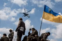 Ukraine dọa bắn rụng trực thăng Nga vi phạm biên giới