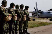 Nga rút 17.600 quân gần biên giới Ukraine