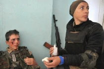 Ly khai Ukraine chiếm được thị trấn chiến lược nối với Crimea