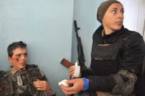 Ly khai Ukraine chiếm được thị trấn chiến lược nối với Crimea