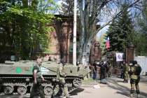 Miền đông Ukraine tất bật chuẩn bị đối phó quân chính phủ