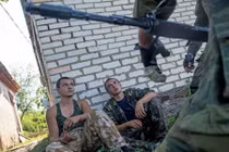 Quân đội Ukraine giao nộp lính đánh thuê nước ngoài