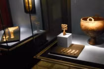 Bí tiền, Ukraine "cầm đồ" cổ vật?