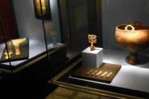 Bí tiền, Ukraine "cầm đồ" cổ vật?