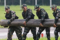 Quân đội TQ cho người dân thăm quan doanh trại Hồng Kông