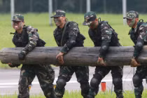 Quân đội TQ cho người dân thăm quan doanh trại Hồng Kông