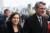 Mỹ viện trợ 33 triệu USD cho Quân đội Ukraine cuối 2014