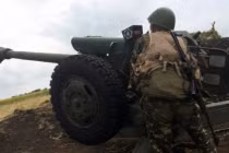 Ukraine dùng pháo binh và không quân tấn công miền đông