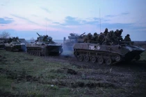 Xe tăng-thiết giáp Ukraine ùn ùn kéo về Sloviansk