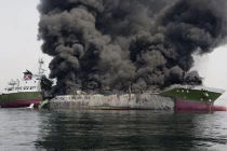 Hiện trường vụ cháy dữ dội tàu chở dầu Nhật qua ảnh