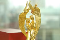 Ngắm uyên ương mạ vàng 24K đẹp long lanh