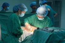 Cấp cứu kịp thời mẹ con thai phụ bị sốt xuất huyết nguy kịch tính mạng