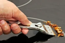  Vệ sinh bếp từ đúng cách với dao Essen