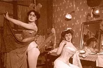  Kinh hoàng tục “hành xác” bó eo của phụ nữ xưa