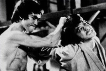 Thuật điểm huyệt hẹn giờ và cái chết của Lý Tiểu Long 