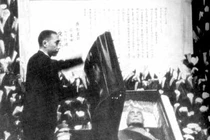 Vì sao Tưởng Giới Thạch mặc 7 bộ quần áo khi chôn? 