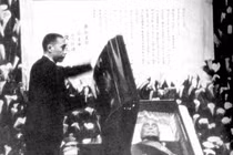 Vì sao Tưởng Giới Thạch mặc 7 bộ quần áo khi chôn? 