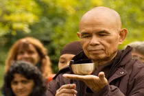 Hình ảnh từ bi của thiền sư Thích Nhất Hạnh 