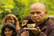 Hình ảnh từ bi của thiền sư Thích Nhất Hạnh 