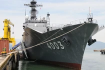 Tàu đổ bộ Nhật chở hải quân Mỹ, Úc, Nhật đến Đà Nẵng