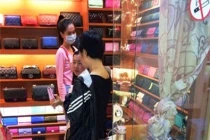 Ngọc Trinh bị phạt 30 triệu vì bán hàng fake?