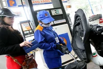 Giá xăng giảm kỷ lục 950 đồng/lít từ 11h trưa nay 