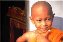 Người tu đưa cha mẹ vào chùa phụng dưỡng được không?