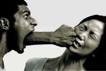 Cuồng ghen, đâm cán chổi vào vùng kín của vợ đến chết